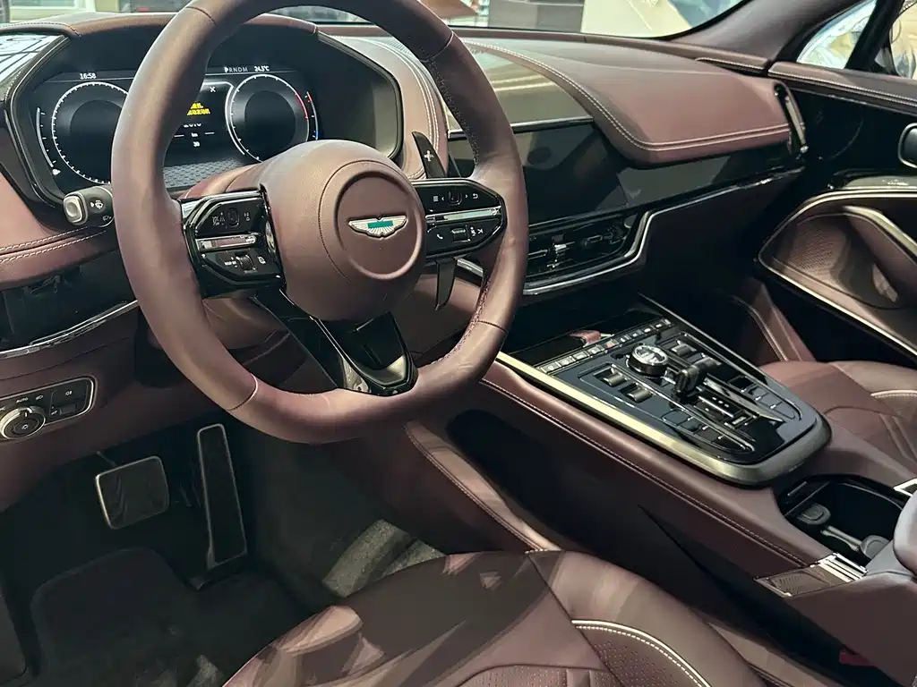Aston Martin DBX — миниатюра 3