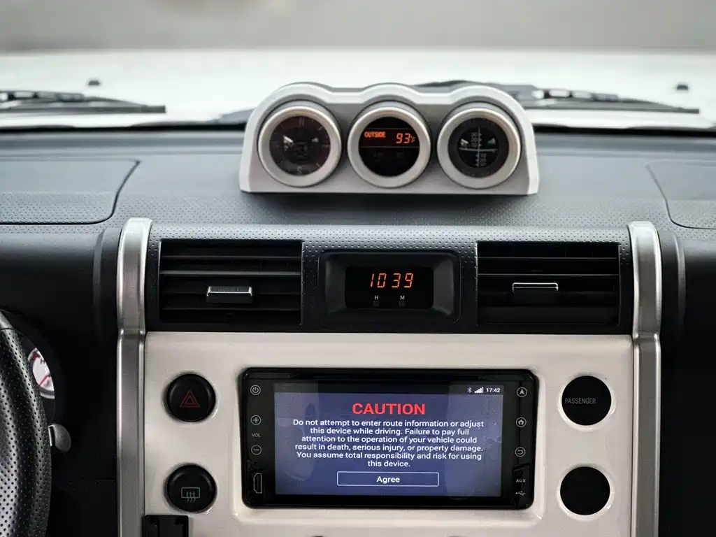 Toyota FJ Cruiser — миниатюра 9