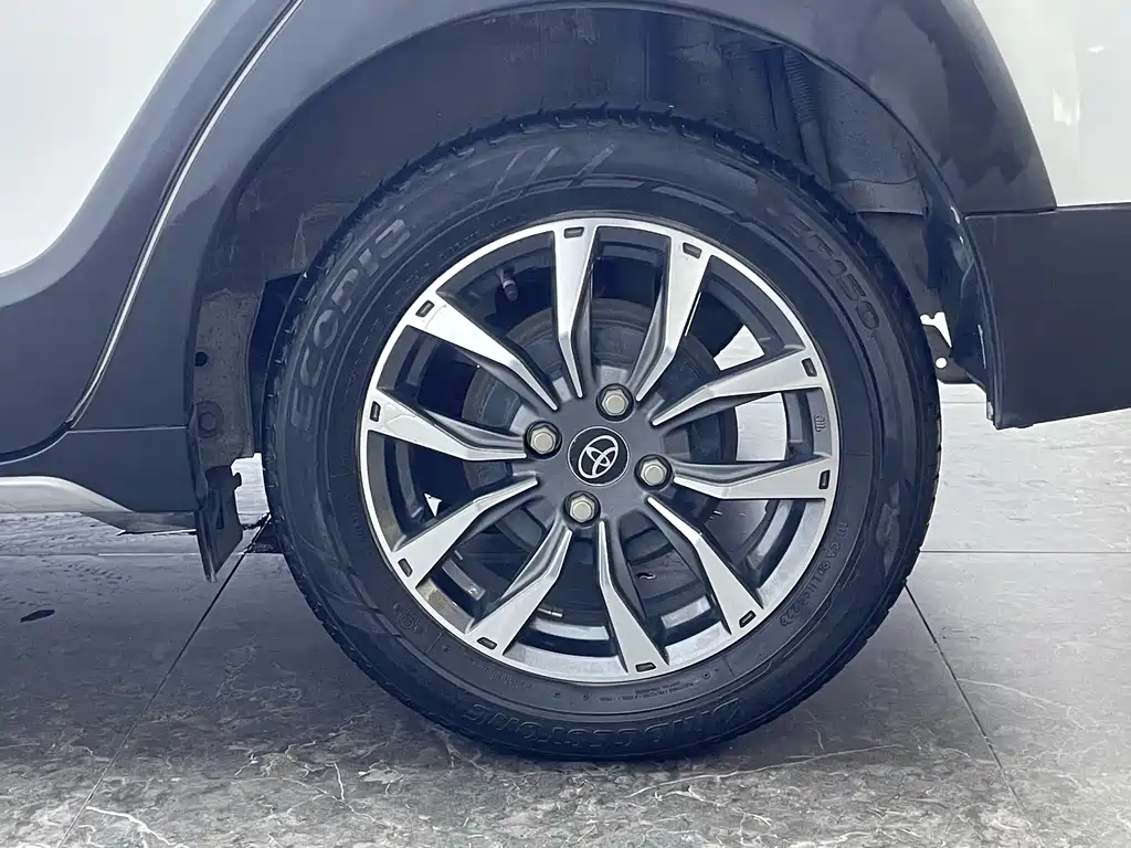 Toyota Yaris L — миниатюра 8