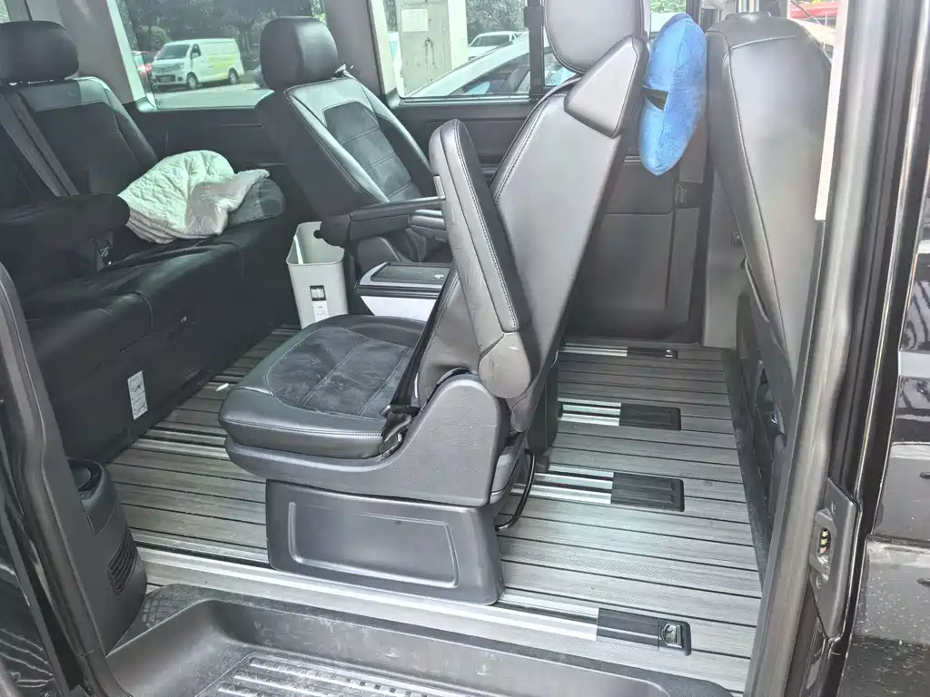 Volkswagen Multivan — миниатюра 6