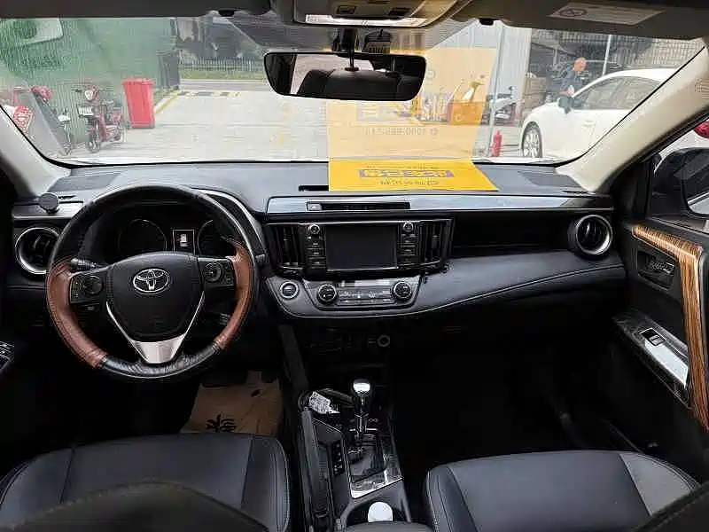 Toyota RAV4 — миниатюра 5