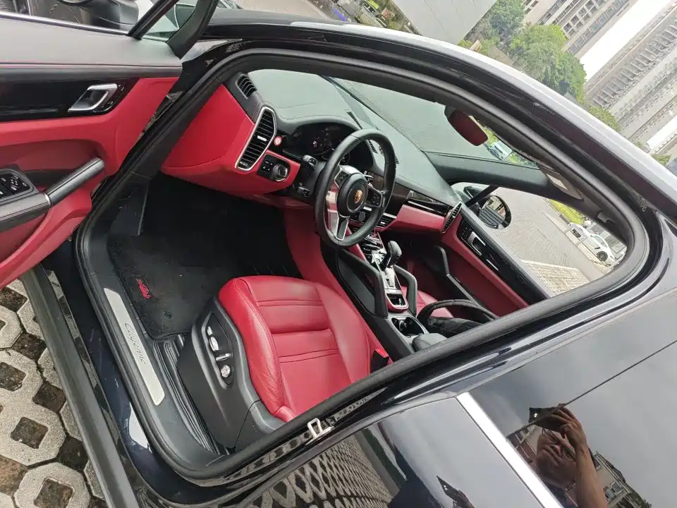 Porsche Cayenne — миниатюра 7