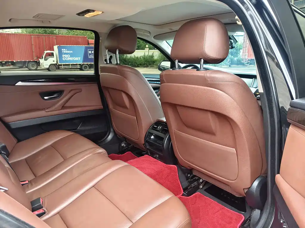 BMW 5 Series — миниатюра 11