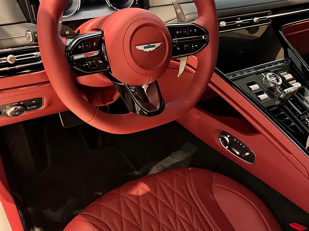 Aston Martin DB12 — миниатюра 4