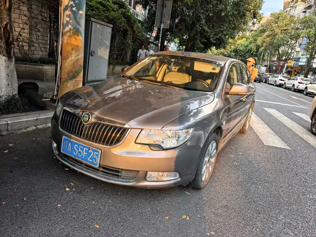 Skoda Superb — миниатюра 10