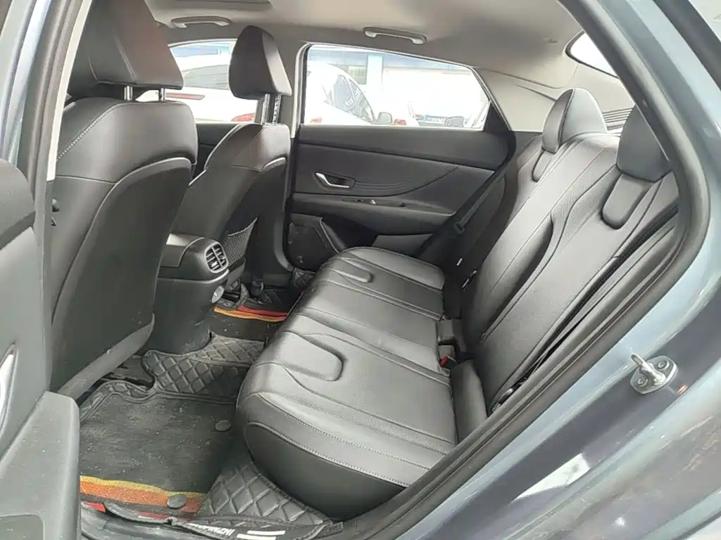 Hyundai Elantra — миниатюра 17