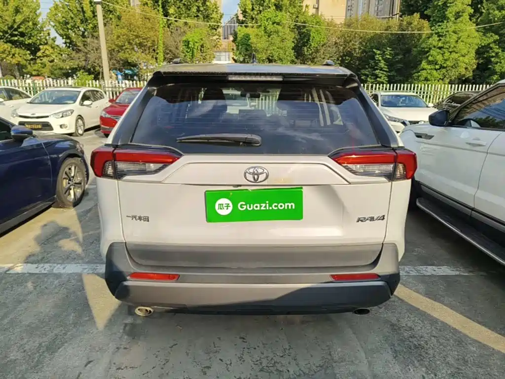 Toyota RAV4 — миниатюра 6