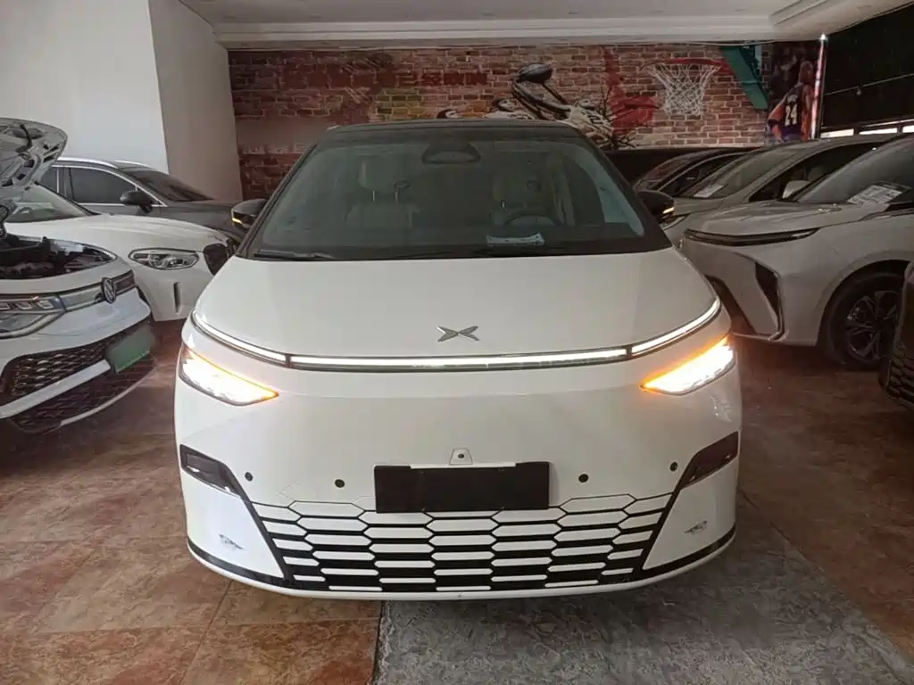XPeng X9 — миниатюра 3