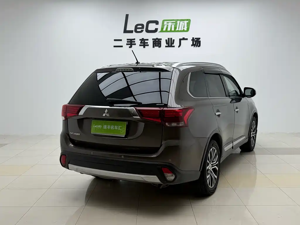 Mitsubishi Outlander (Import) — миниатюра 5