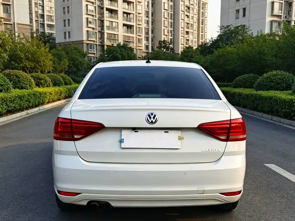 Volkswagen Lavida — миниатюра 5