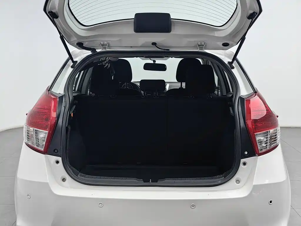 Toyota Yaris L — миниатюра 16