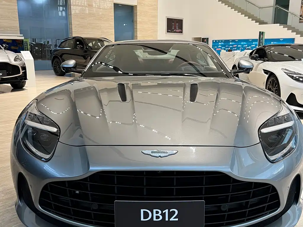 Aston Martin DB12