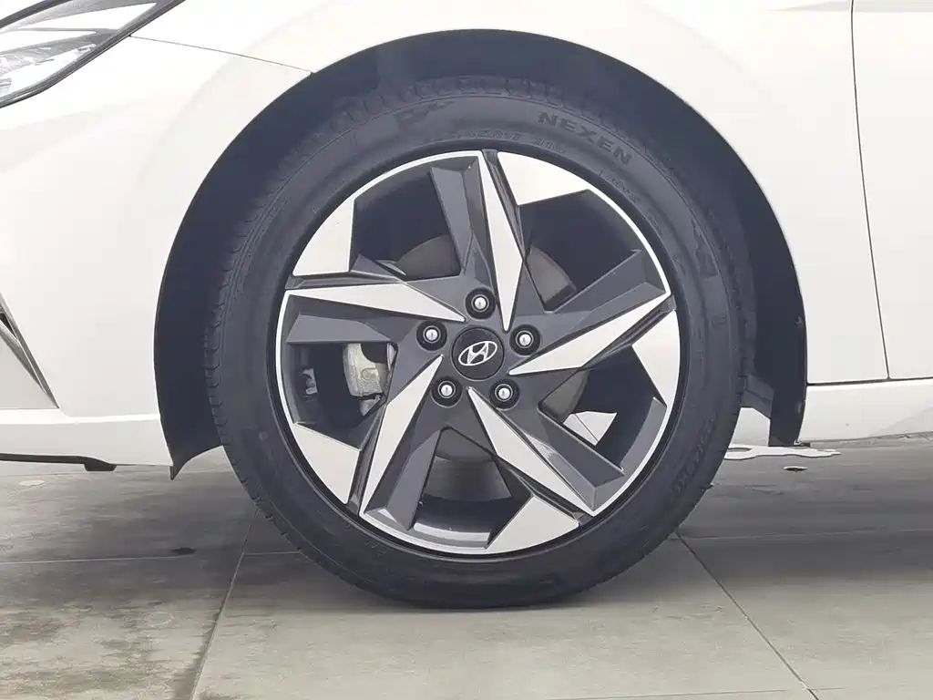 Hyundai Elantra — миниатюра 17