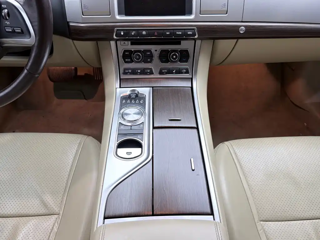 Jaguar XF — миниатюра 16