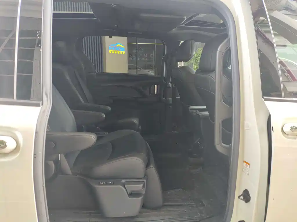 Toyota Sienna — миниатюра 14