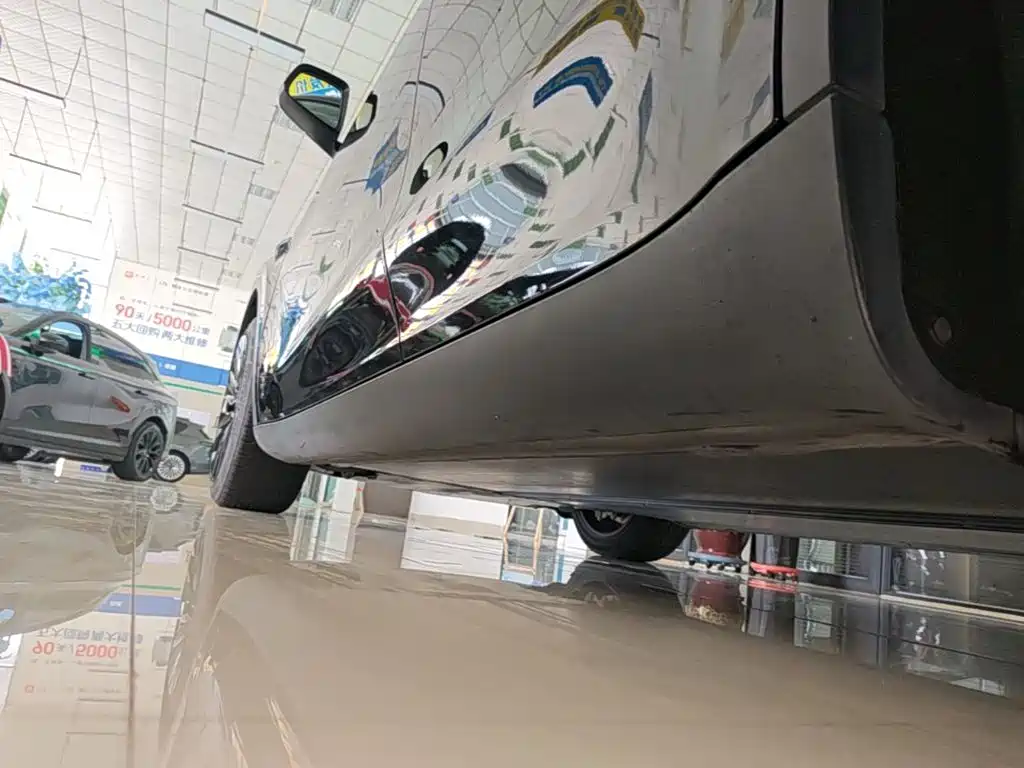 Tesla Model Y — миниатюра 22