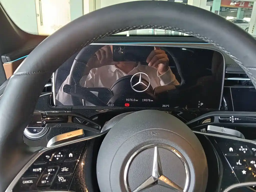 Mercedes-Benz E-Class — миниатюра 3