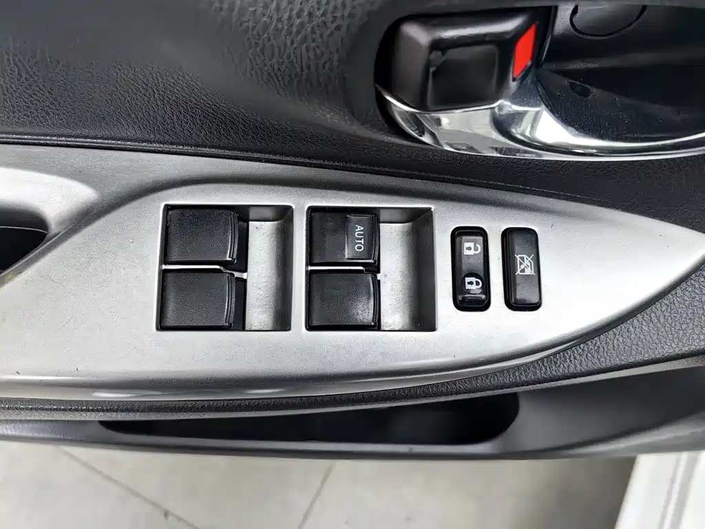 Toyota Yaris L — миниатюра 9