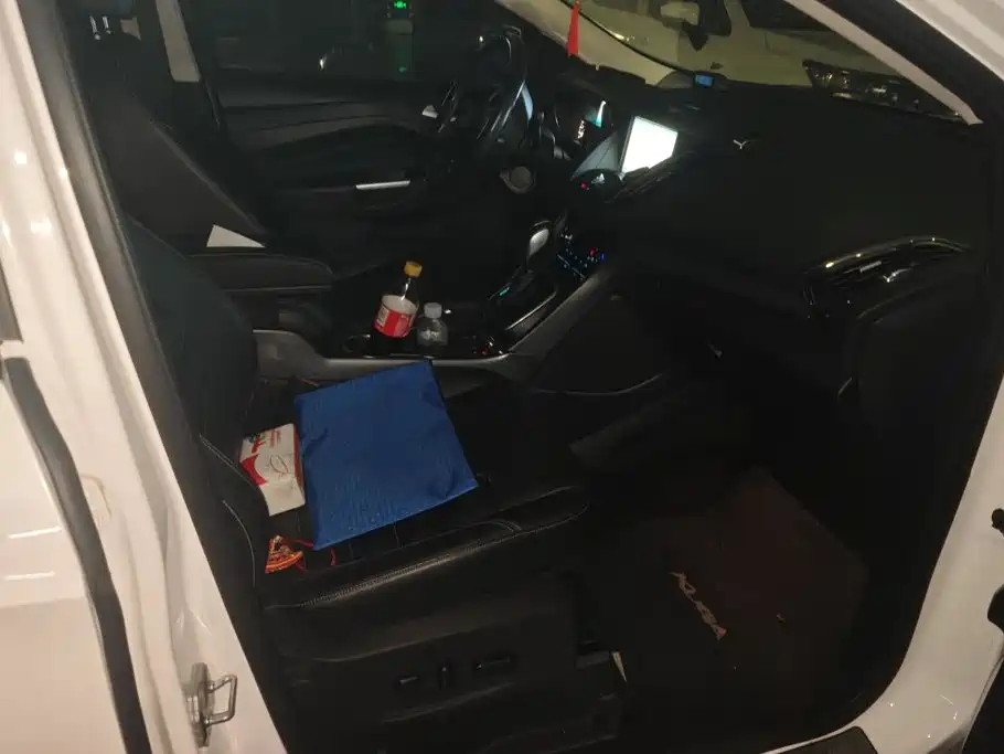 Ford Kuga — миниатюра 8