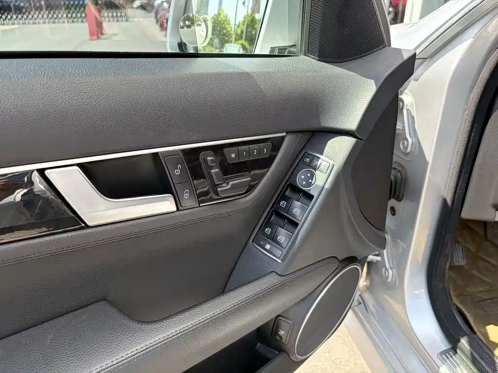 Mercedes-Benz C-Class — миниатюра 10