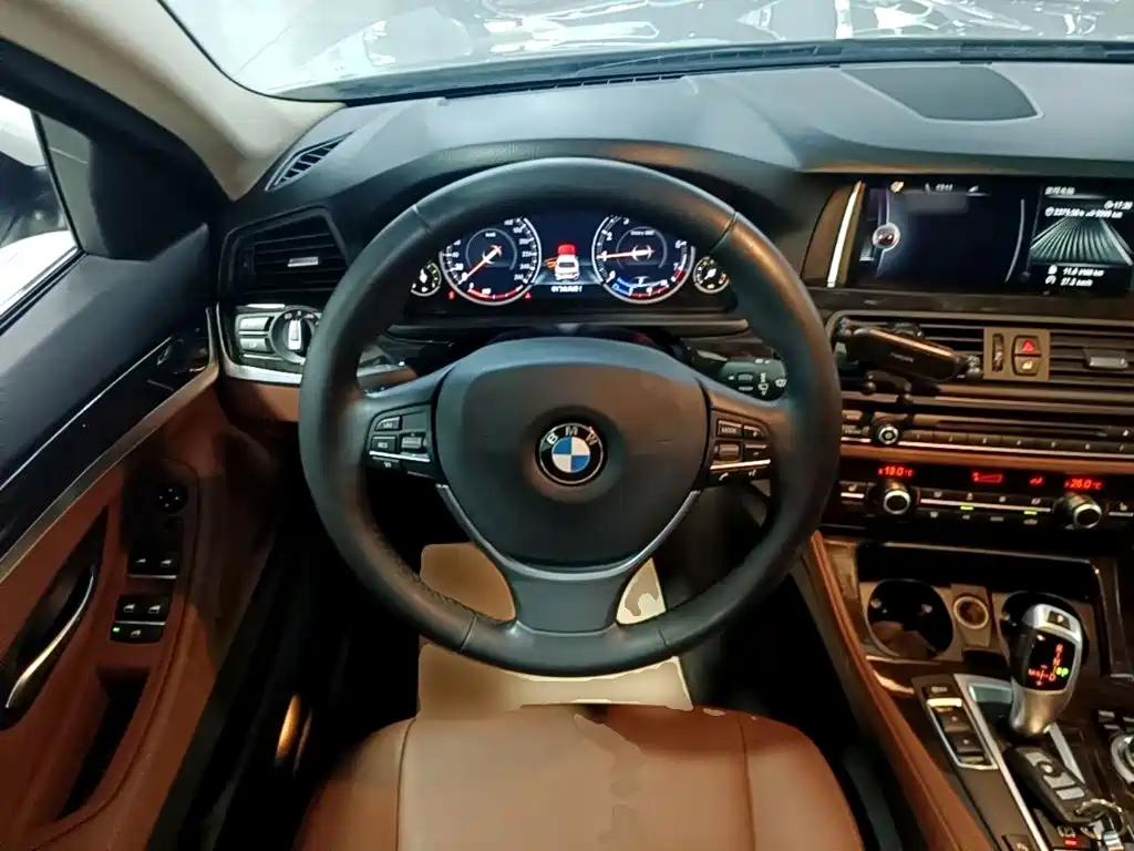BMW 5 Series — миниатюра 11