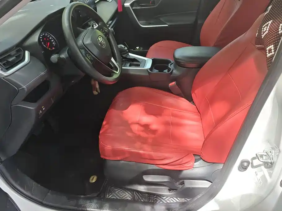 Toyota RAV4 — миниатюра 9