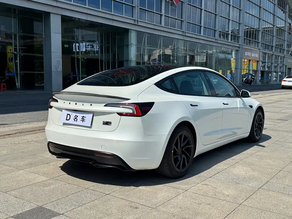 Tesla Model 3 — миниатюра 8