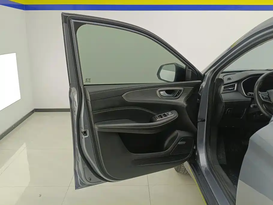 Roewe RX5 — миниатюра 7