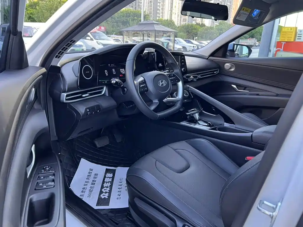 Hyundai Elantra — миниатюра 17