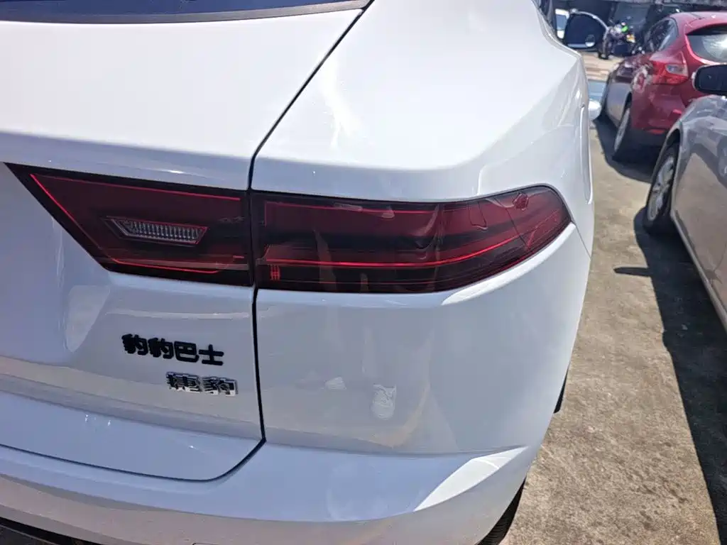 Jaguar E-PACE — миниатюра 8