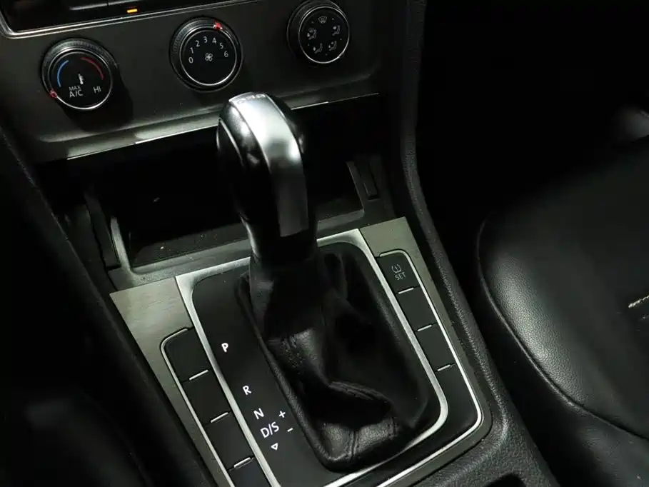 Volkswagen Golf — миниатюра 13