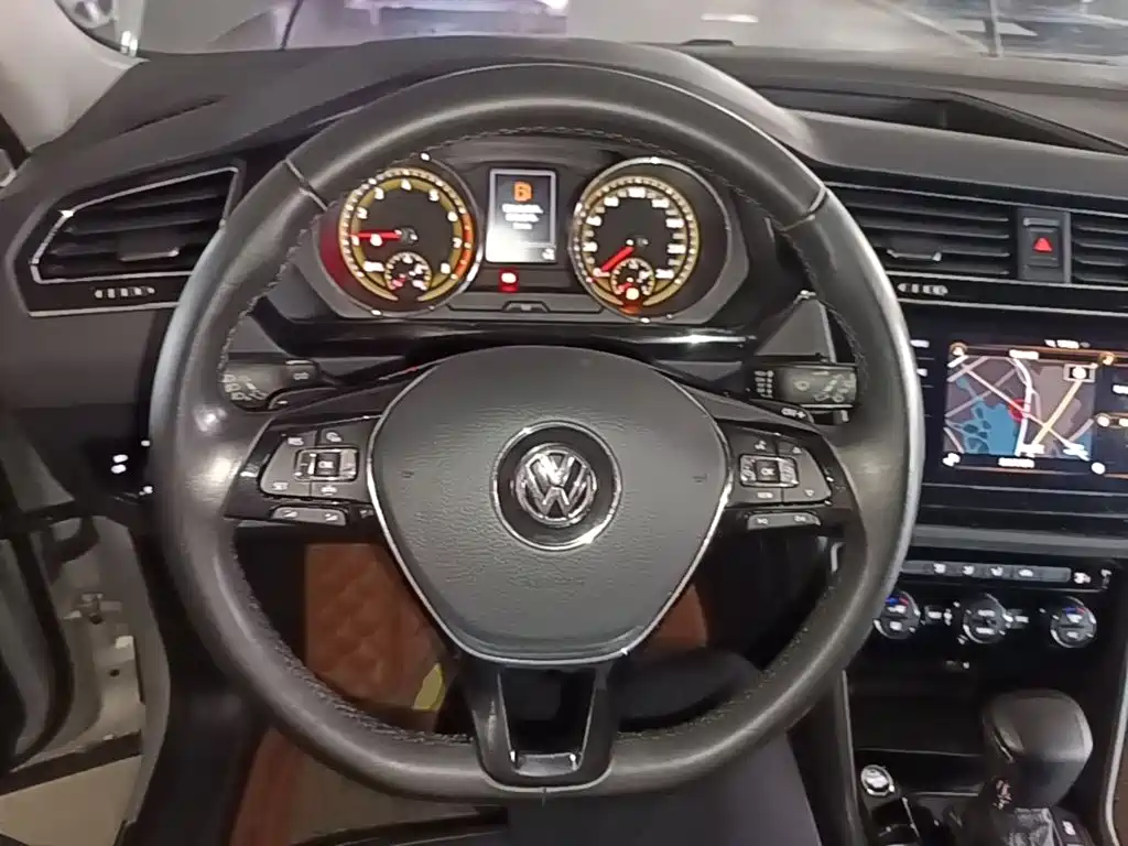 Volkswagen Tiguan L — миниатюра 11