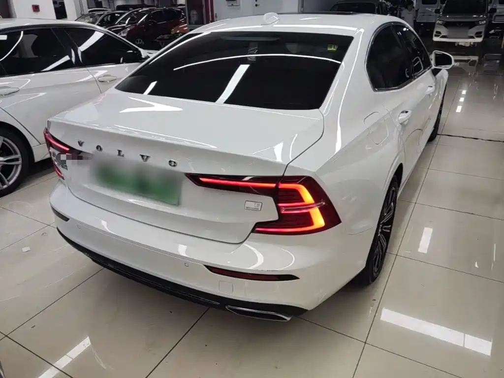 Volvo S60 PHEV — миниатюра 7