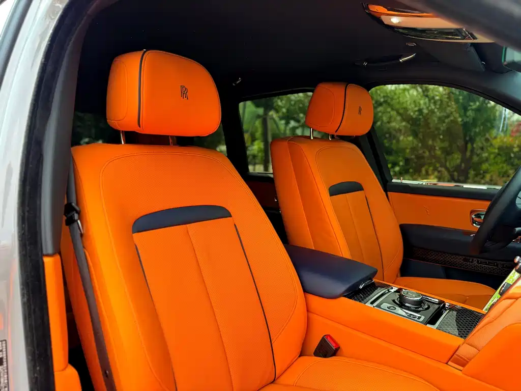 Rolls-Royce Cullinan — миниатюра 20
