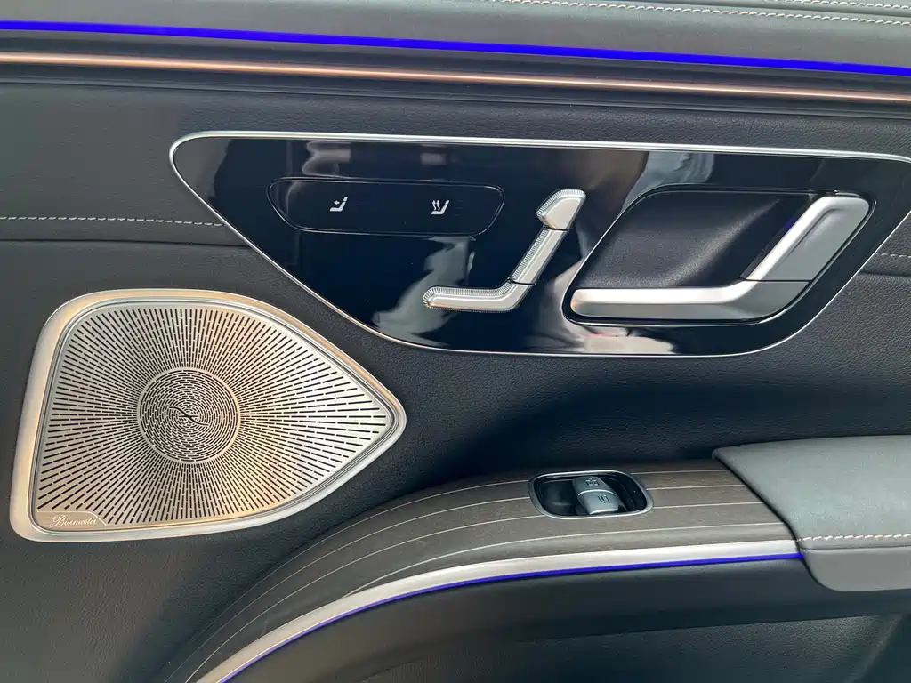 Mercedes-Benz EQS SUV — миниатюра 20