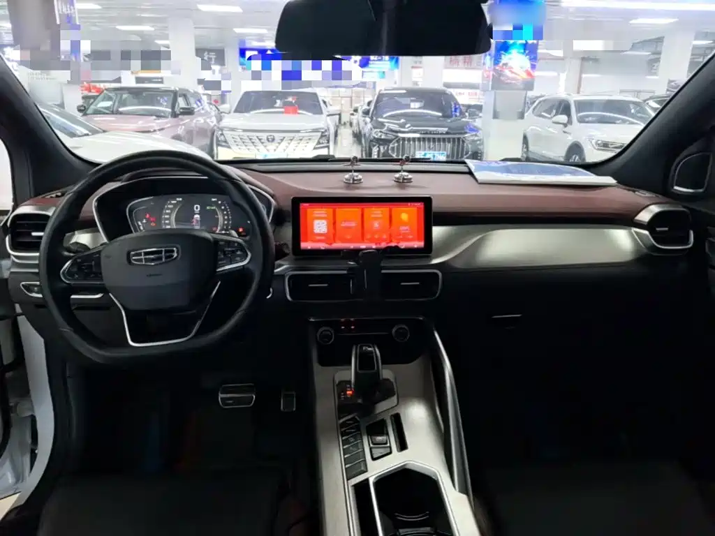 Geely Binyue — миниатюра 10