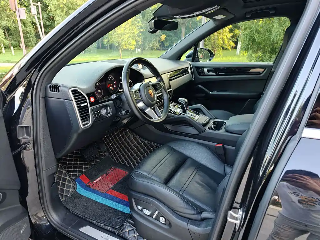 Porsche Cayenne — миниатюра 9