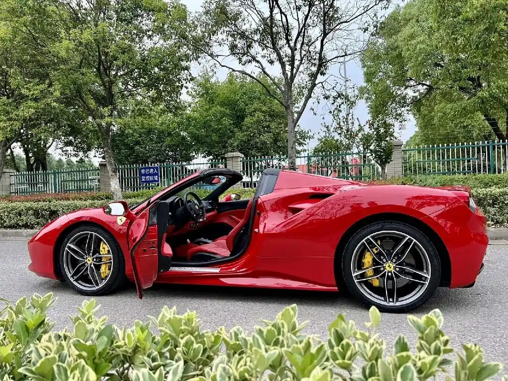 Ferrari 488 — миниатюра 2