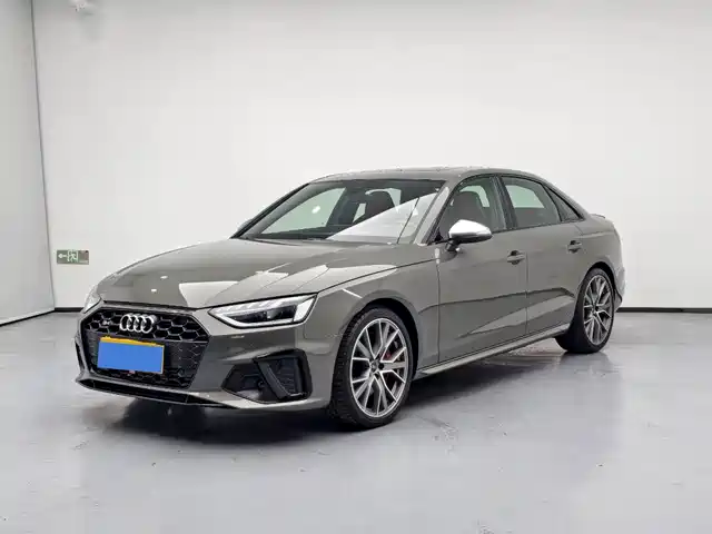 AUDI S4 2025