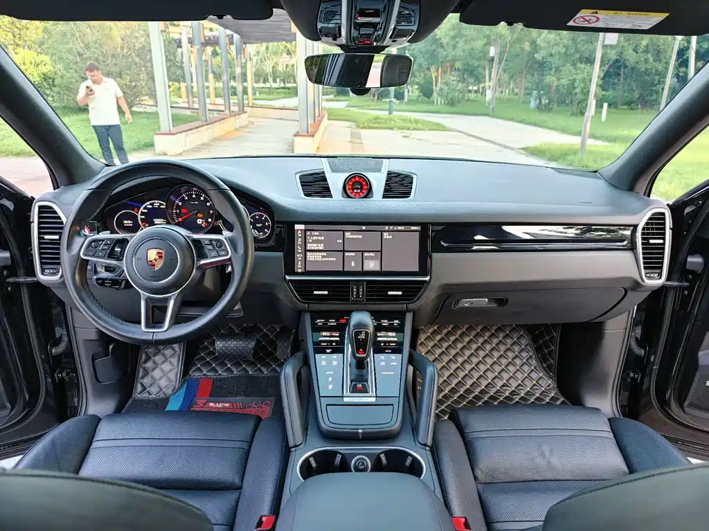 Porsche Cayenne — миниатюра 13