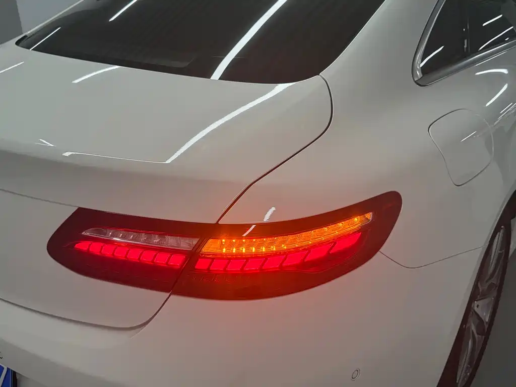 Mercedes-Benz E-Class (Import) — миниатюра 13
