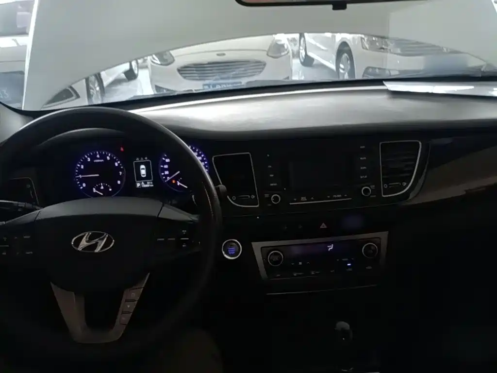 Hyundai Mistra — миниатюра 10