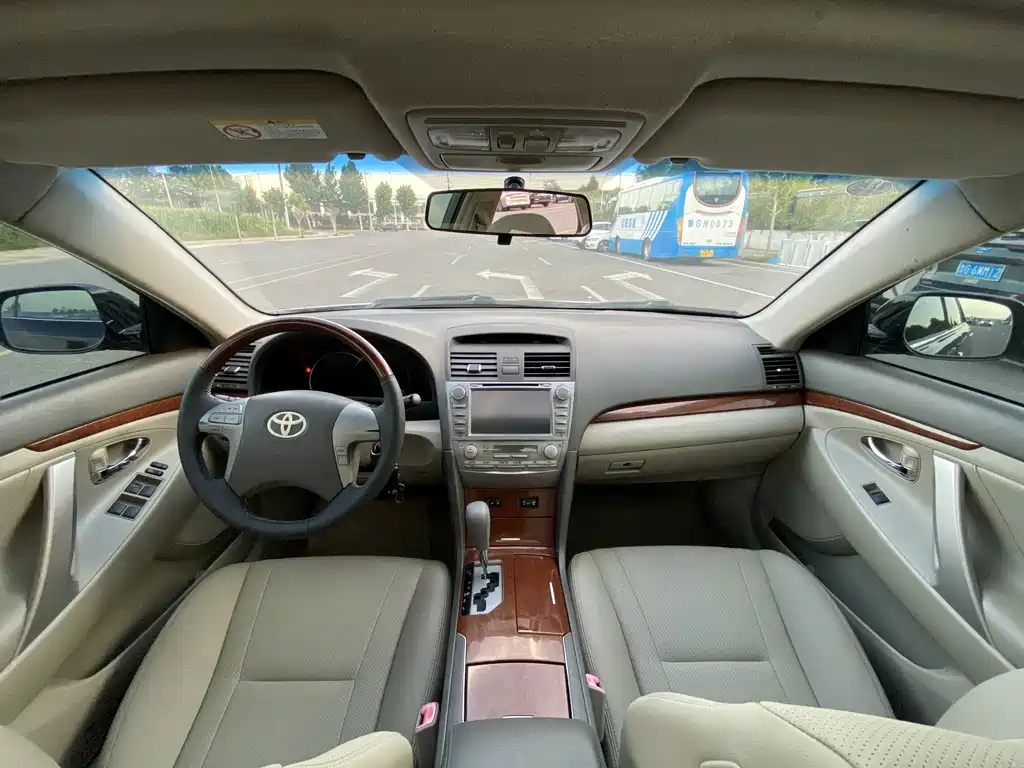 Toyota Camry — миниатюра 8