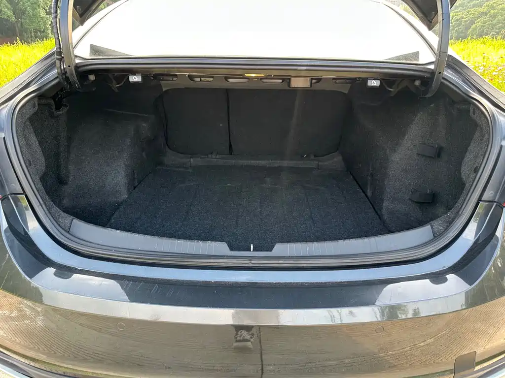 Chevrolet Malibu XL — миниатюра 15