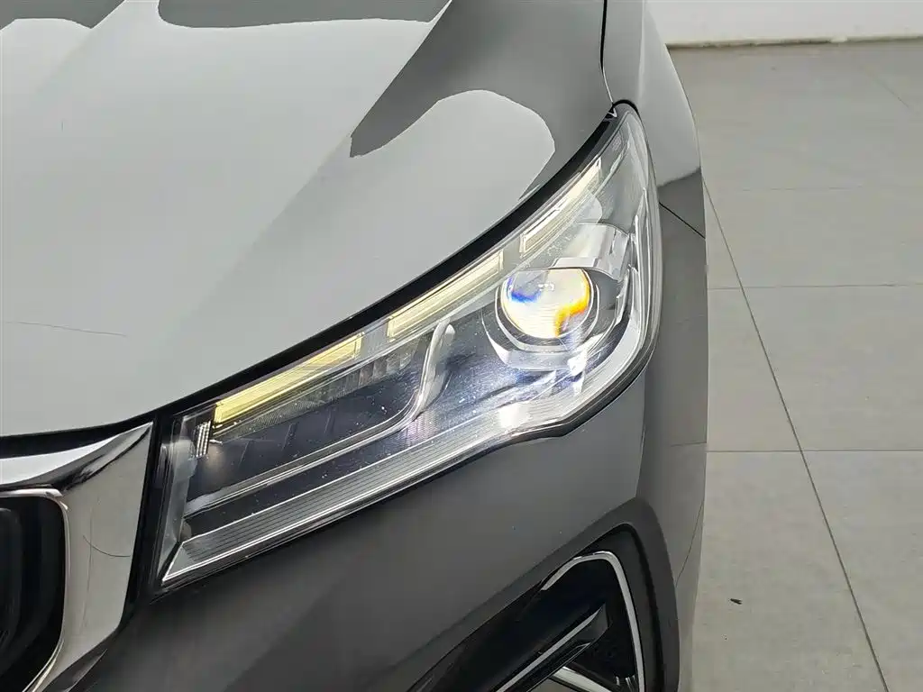 Geely Emgrand 2022 4 1.5L CVT Luxury