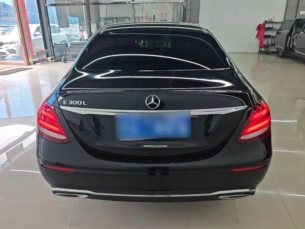 Mercedes-Benz E-Class — миниатюра 6