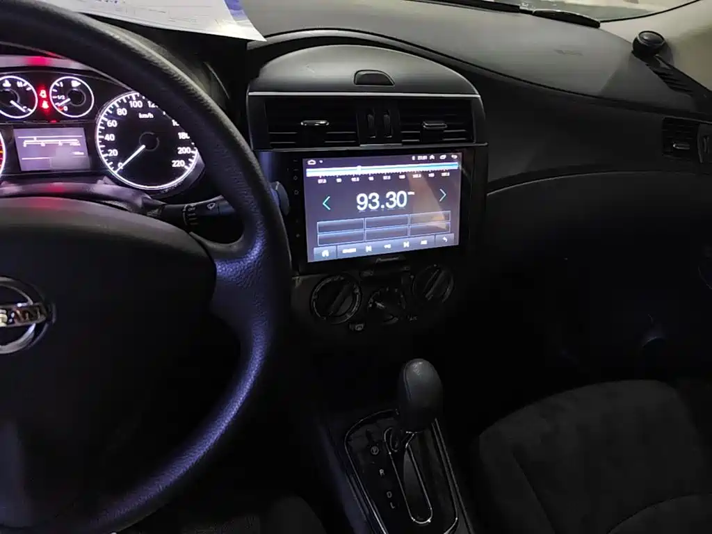 Nissan Tiida — миниатюра 10