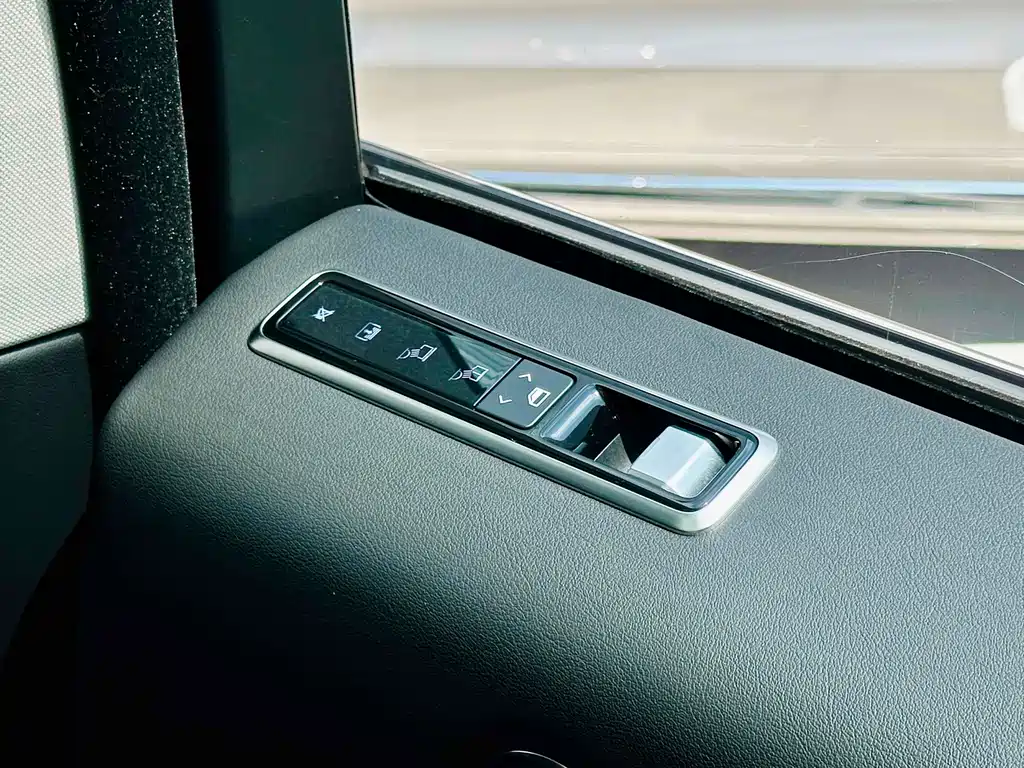 Land Rover Range Rover — миниатюра 15