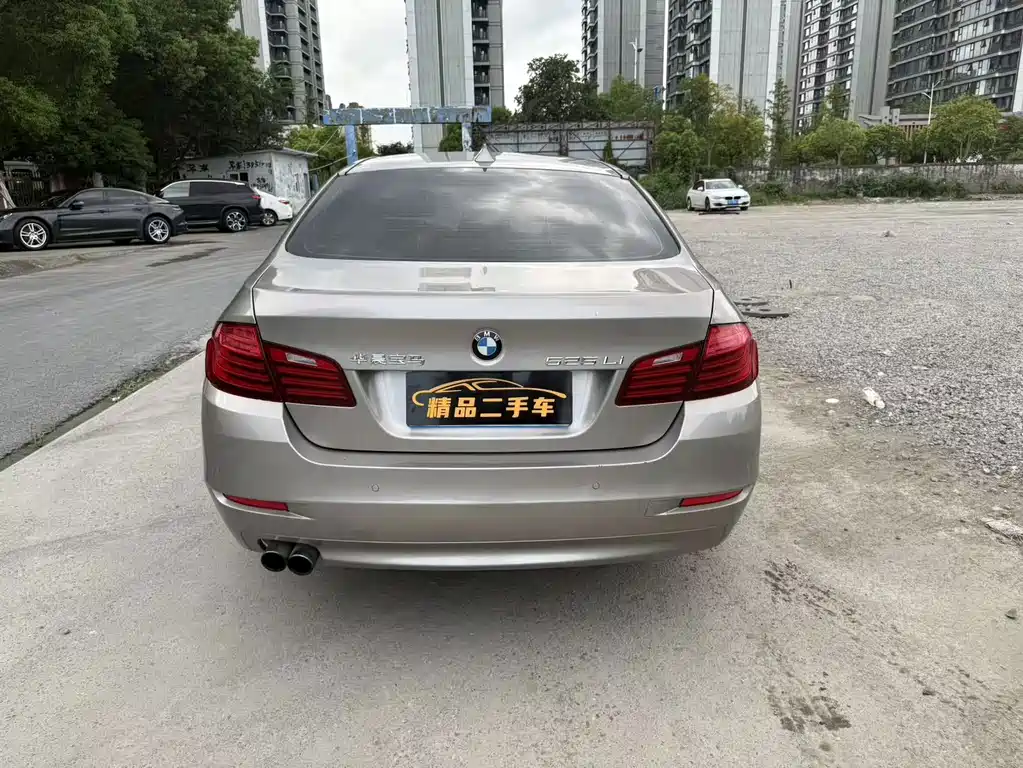 BMW 5 Series — миниатюра 9