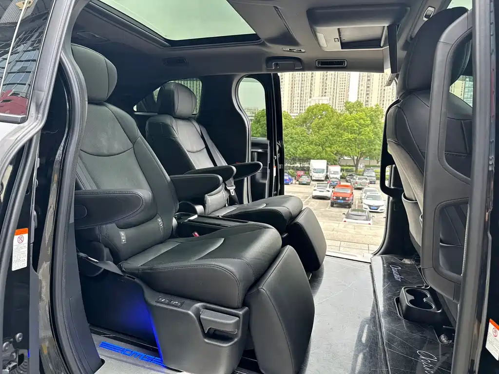 Toyota Granvia 2.5L Hybrid Flagship VIP Edition, фото 13